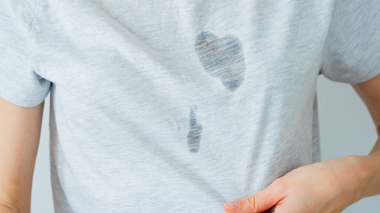 6 Proven Ways to Eliminate Oil Stains from Clothes Fast! | Laundry Care how to remove oil stains from clothes